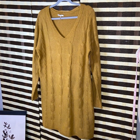 stitchdrop Dresses & Skirts - Stitch drop New sweater dress gold cable size Small/Med